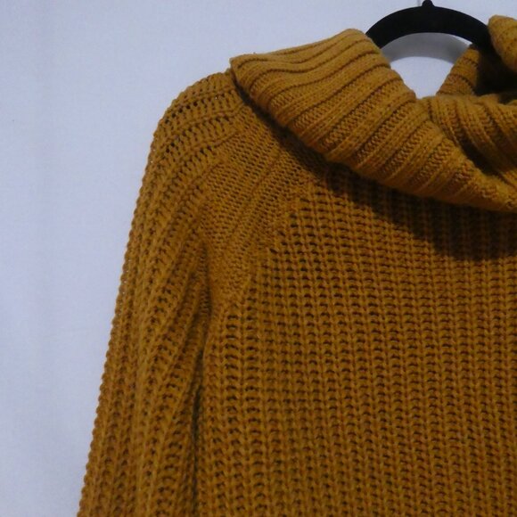 CHARLOTTE RUSSE | small | Knit Orange Turtleneck Sweater - Picture 9 of 14